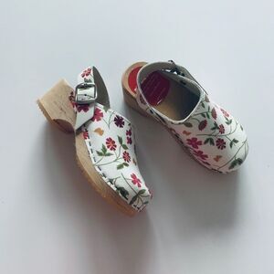 New One Kid Girl's Clogs Sling Strap Sweden Sz 28